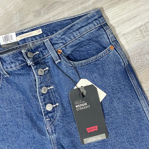 Levi's Premium Wedgie Straight High Rise Jeans - Picture 10 of 16